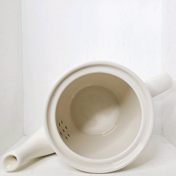 **Like New** Tim Hortons 2006 Honey Tea Pot w Lid Porcelain Two Cup Pot Embossed - Picture 5 of 8